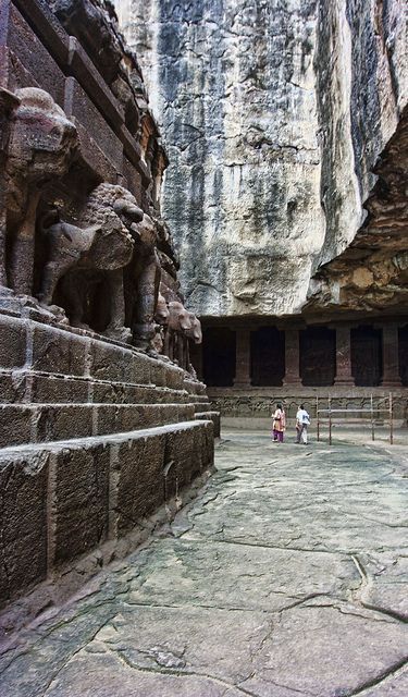 The Ajanta and Allora caves' histories