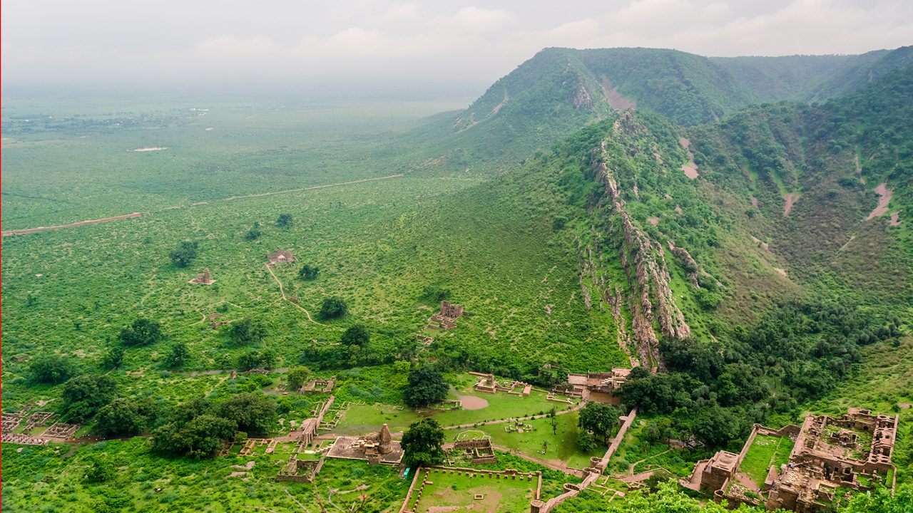 Bhangarh Fort – The Most Haunted Fort in India and Its Dark Secrets